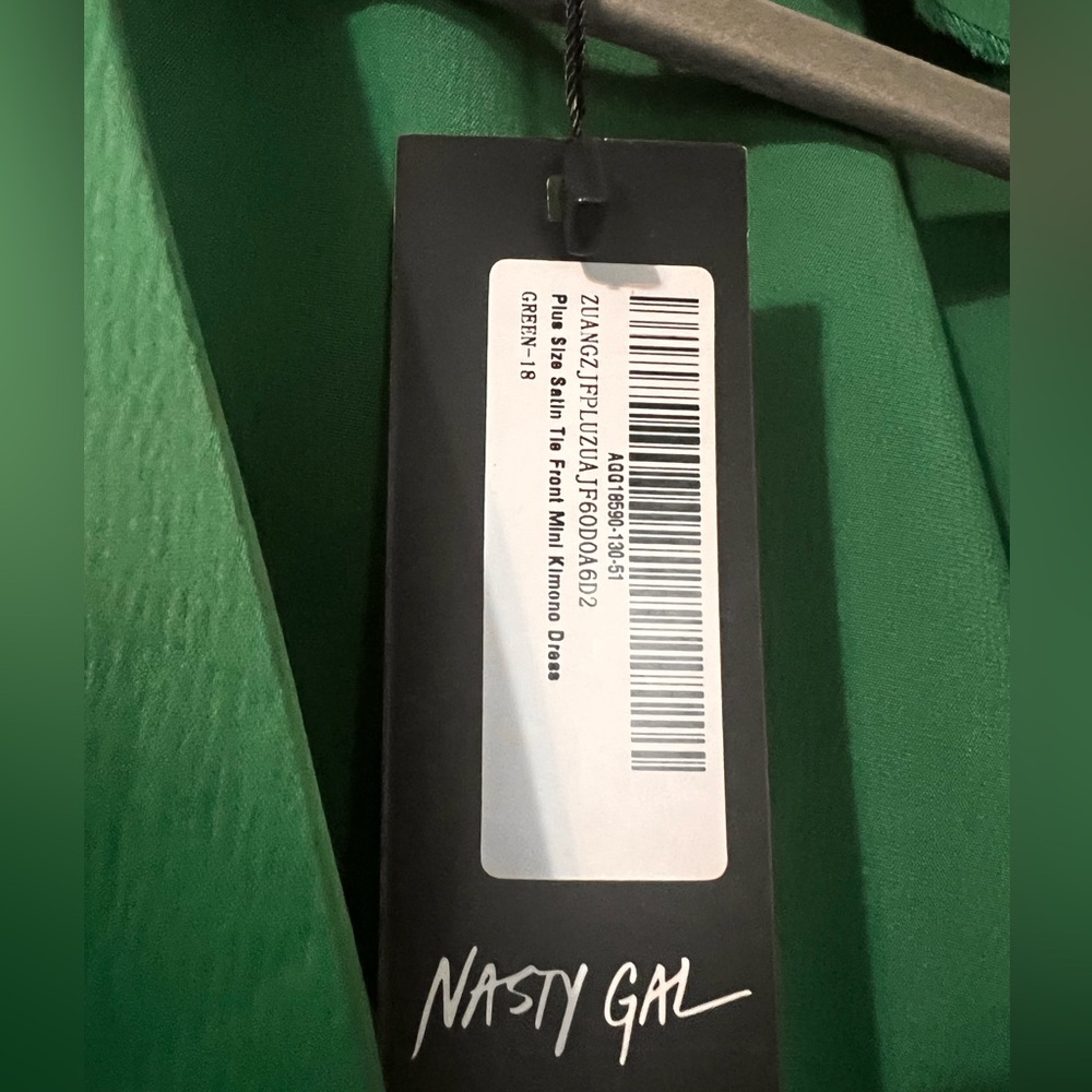 Nasty Gal Plus Satin deep V Tie Front Mini Kimono Dress Green US 14 NWT - Picture 8 of 12